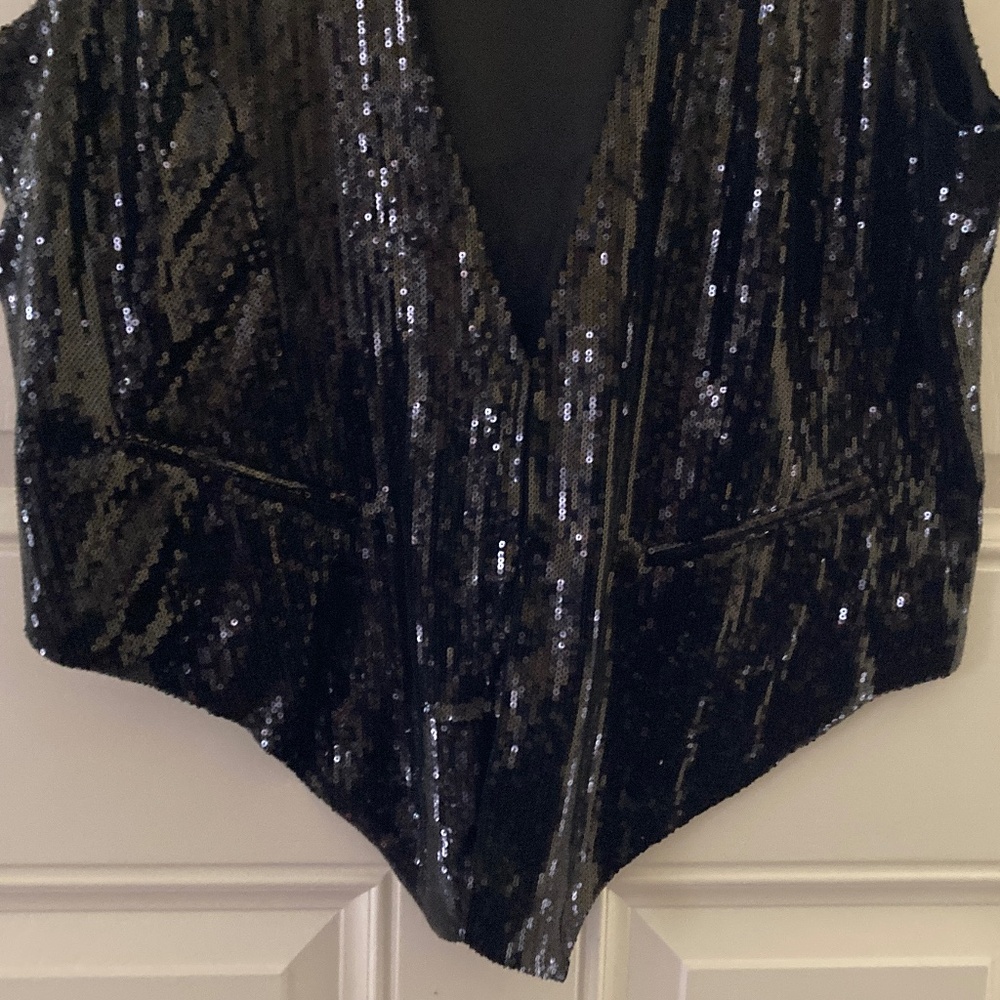 Rachel Zoe Black Sequin Vest/Front Pockets/Belt Detail/Size Large/NEW/NEVER WORN - Picture 2 of 5
